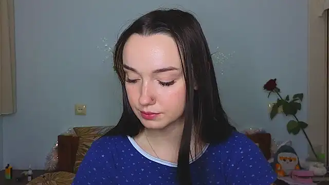 Snapshot of Wild_Sophie_ chatting on 12.30.24 Wild Sophie online show from 12.30.24