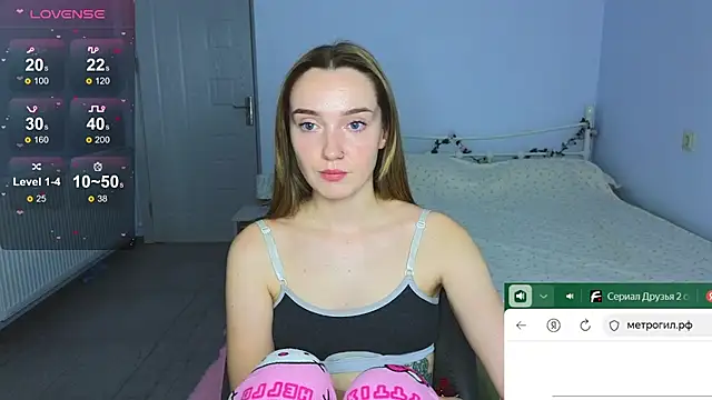 Snapshot of Wild_Sophie_ chatting on 11.20.25 Wild Sophie online show from 11.20.25