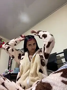 Hilary pinkk online show from 02.19.25