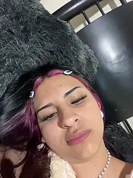 Hilary pinkk online show from 02.22.25