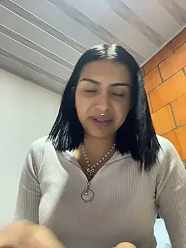 Snapshot of Hilary_pinkk chatting on 04.17.26 Hilary pinkk online show from 04.17.26