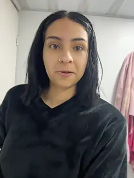 Snapshot of Hilary_pinkk chatting on 04.19.26 Hilary pinkk online show from 04.19.26