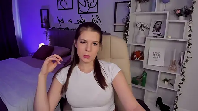 Snapshot of BellaSweetHeart chatting on 06.16.26 BellaSweetHeart online show from 06.16.26