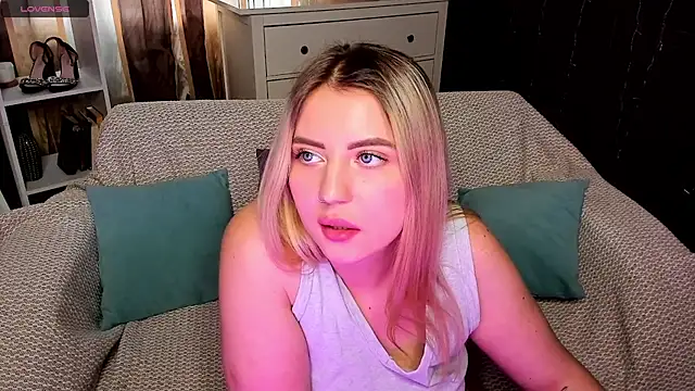 Snapshot of Ashley_Rous chatting on 01.15.25 Ashley Rous online show from 01.15.25