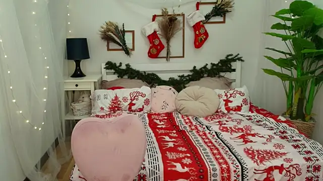 Snapshot of margeriTirell chatting on 12.22.24 margeriTirell online show from 12.22.24