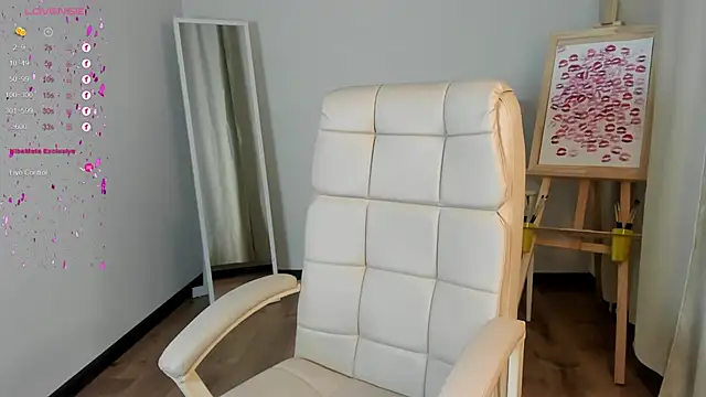 Snapshot of margeriTirell chatting on 03.08.25 margeriTirell online show from 03.08.25