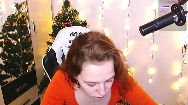 Snapshot of Fox_Lisa chatting on 12.27.24 Fox Lisa online show from 12.27.24