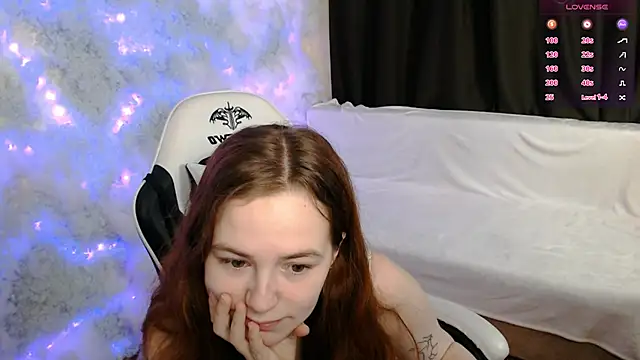 Snapshot of Fox_Lisa chatting on 02.06.25 Fox Lisa online show from 02.06.25