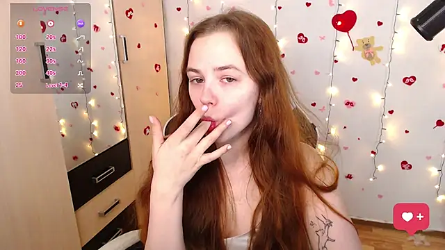 Snapshot of Fox_Lisa chatting on 02.10.25 Fox Lisa online show from 02.10.25