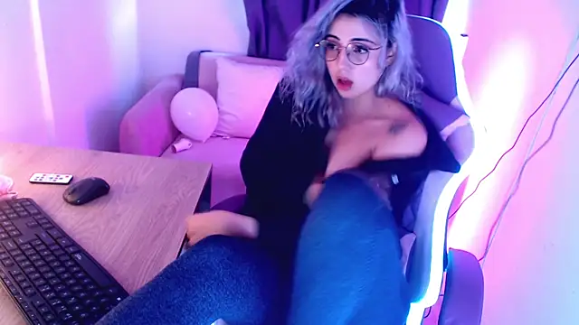 Snapshot of Thea_Aphros_ chatting on 01.17.26 Thea Aphros online show from 01.17.26