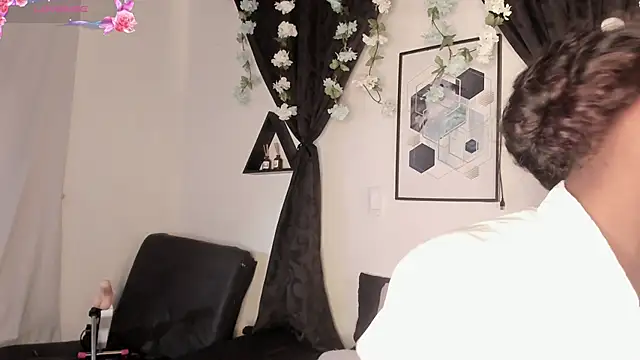 Snapshot of Khenta_Michells chatting on 04.30.26 Khenta Michells online show from 04.30.26