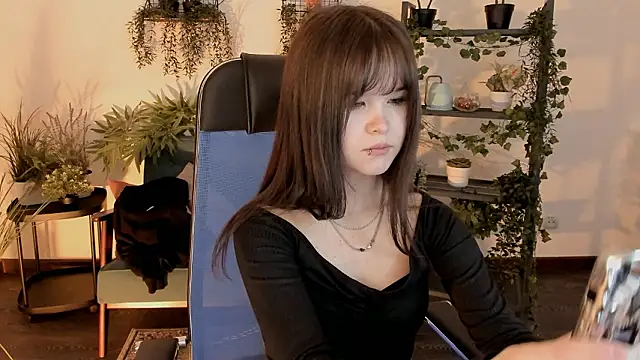 Snapshot of Elainebeness chatting on 02.04.26 Elainebeness online show from 02.04.26