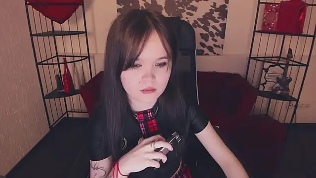 Snapshot of Elainebeness chatting on 04.07.26 Elainebeness online show from 04.07.26