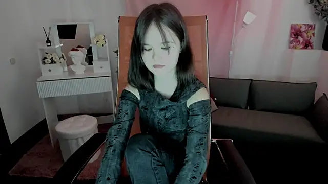 Snapshot of Elainebeness chatting on 04.15.26 Elainebeness online show from 04.15.26