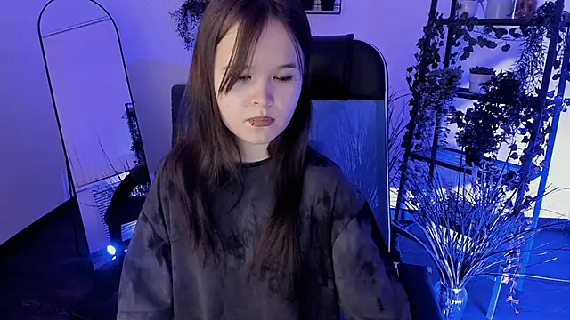 Snapshot of Elainebeness chatting on 04.15.26 Elainebeness online show from 04.15.26