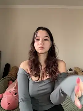 PoppyRobinson online show from 01.04.25