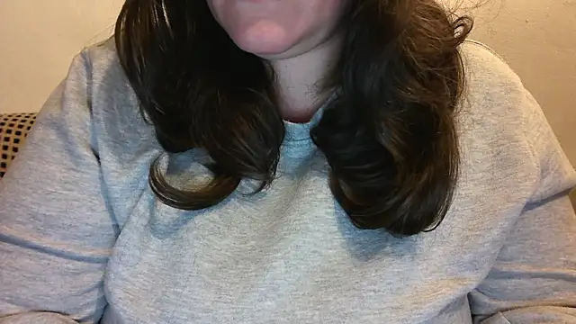 Snapshot of Maebi chatting on 12.14.24 Maebi online show from 12.14.24