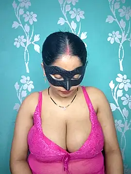 Snapshot of bigtitsqueen chatting on 03.21.26 bigtitsqueen online show from 03.21.26