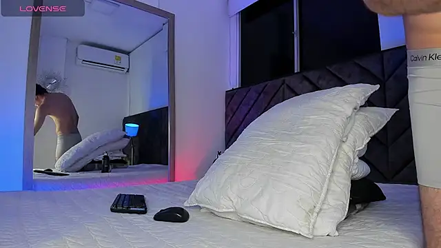 Luca ferrer  online show from 02.09.25