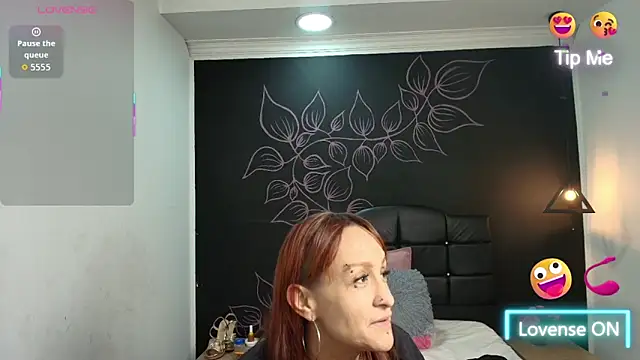 Snapshot of NatashaMason_ chatting on 10.18.25 NatashaMason online show from 10.18.25