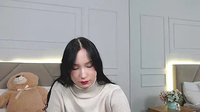 LeilaLow online show from 12.24.24