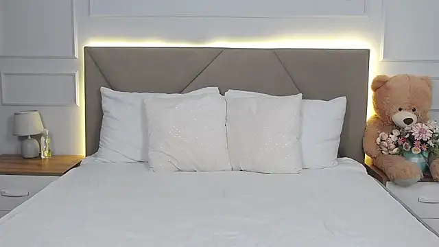 LeilaLow online show from 02.02.25