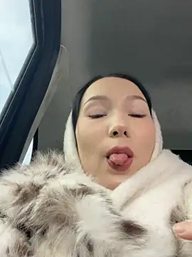 LeilaLow online show from 02.16.25