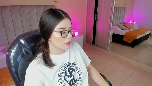 Snapshot of Charlotte_Olsen_ chatting on 05.19.26 Charlotte Olsen online show from 05.19.26