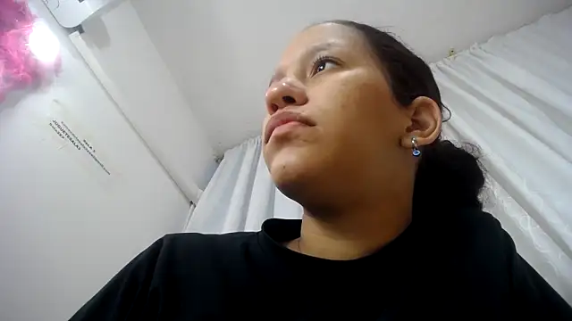 Snapshot of LAURA_SMIITH chatting on 02.12.25 LAURA SMIITH online show from 02.12.25