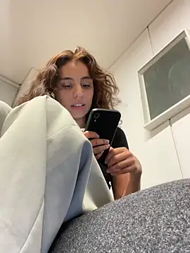 Katee Jones online show from 02.05.25