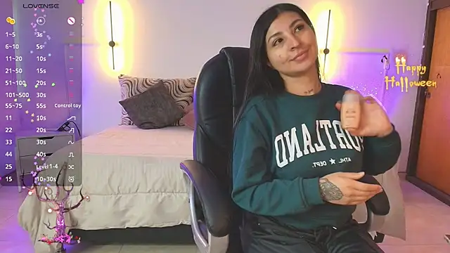 Snapshot of _gaby2 chatting on 10.18.25 gaby2 online show from 10.18.25