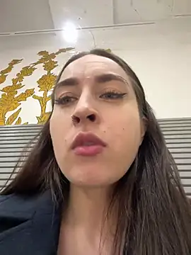 Holly Play online show from 12.24.24