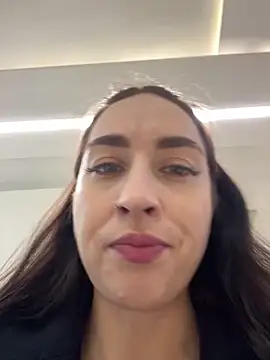 Holly Play online show from 02.12.25