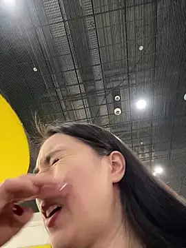 Holly Play online show from 02.24.25