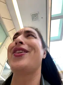 Holly Play online show from 09.28.25