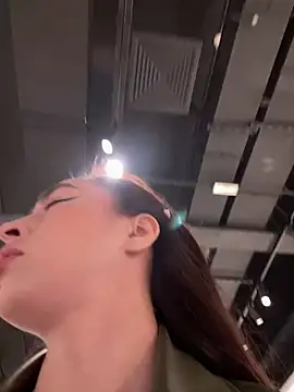 Holly Play online show from 09.30.25