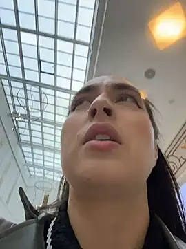 Holly Play online show from 10.10.25