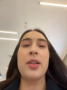 Holly Play online show from 11.15.25