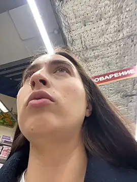 Holly Play online show from 12.01.25