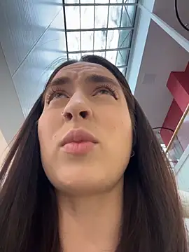 Snapshot of Holly_Play chatting on 02.20.26 Holly Play online show from 02.20.26