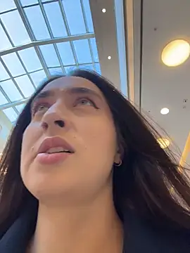 Holly Play online show from 03.11.26