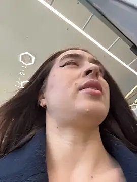 Holly Play online show from 04.10.26