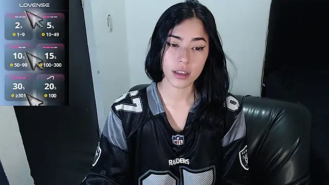 LESLIEBLACK  online show from 01.31.25
