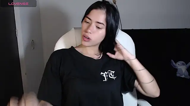 LESLIEBLACK  online show from 02.21.25