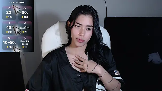 LESLIEBLACK  online show from 02.27.25