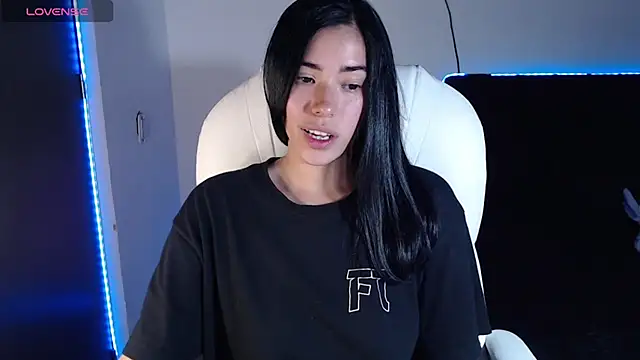 LESLIEBLACK  online show from 03.07.25