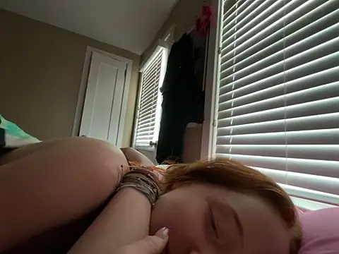 Snapshot of gingerbabe18 chatting on 09.21.25 gingerbabe18 online show from 09.21.25