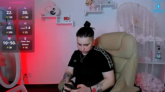 Dolly  Queen  online show from 03.19.25