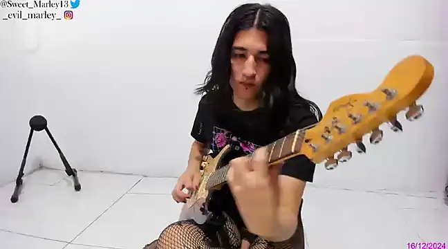 Evil Queen13 online show from 12.16.24