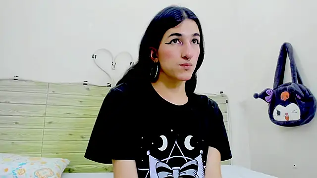 Evil Queen13 online show from 11.25.25